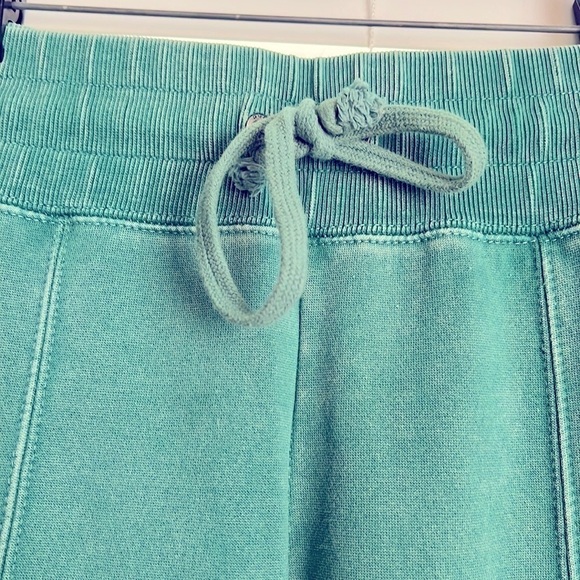 RVCA Distressed Green Jogger Sweatpants with pockets! 🛍️💕 - Picture 3 of 15